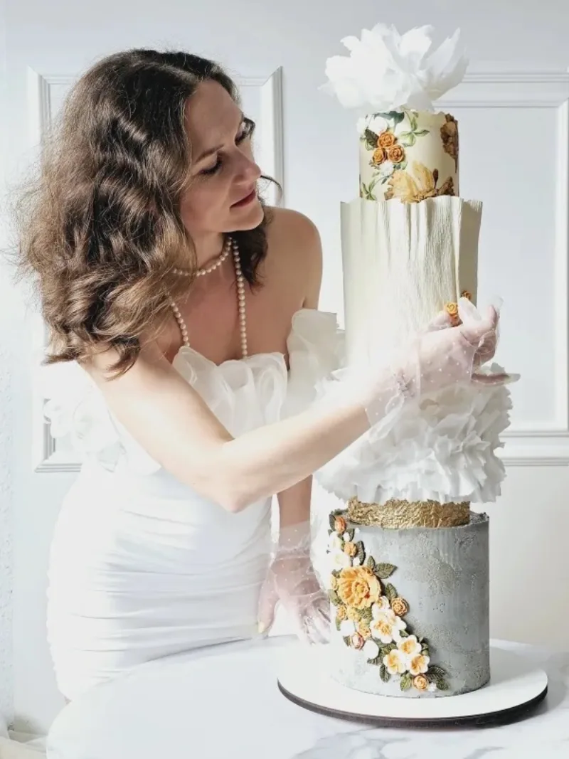 Irina - Wedding Cake Designerin bei Grace Bakery